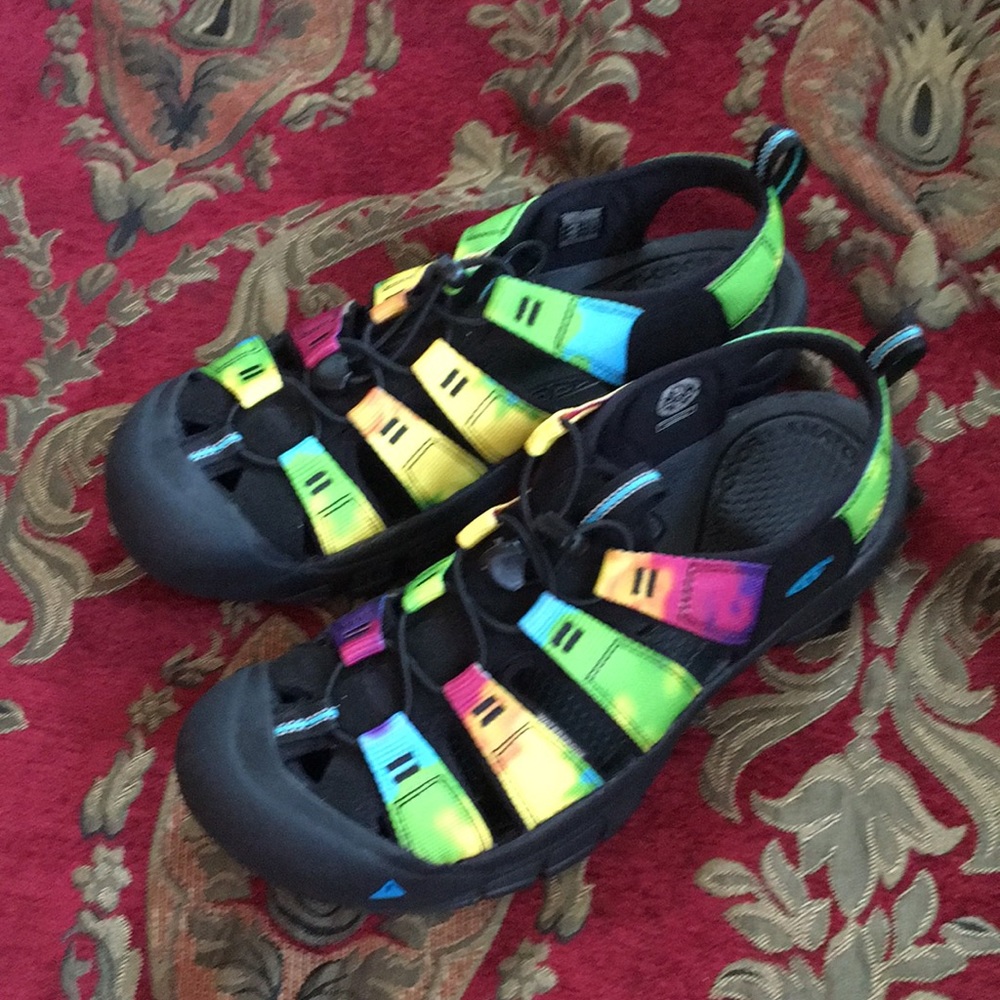 Keen Rainbow tie-tied sandal water shoe “Newport Retro”. NWOT